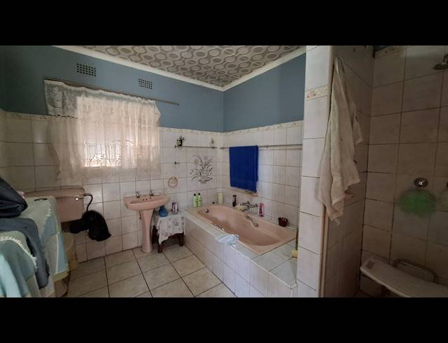3 BEDROOM HOUSE FOR SALE IN VANDERBIJLPARK SW 2
